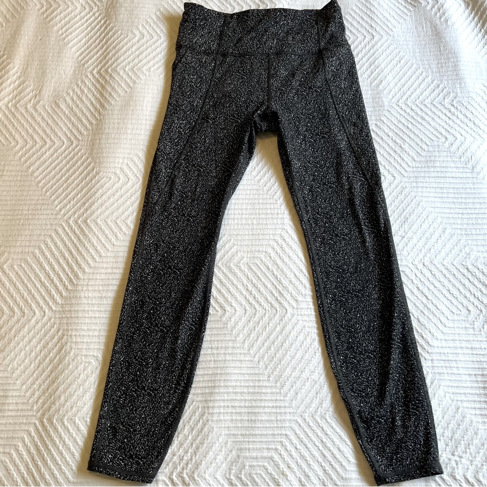 Athleta - Lightening Static 7/8 Stash Pocket Tight - Black + White pattern small